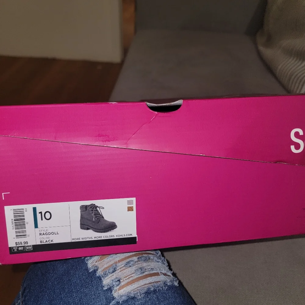 Boots - Picture 4 of 4